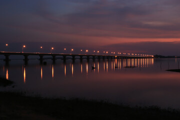 Obraz premium Night view of Lam Pao Dam Kalasin Province, Thailand