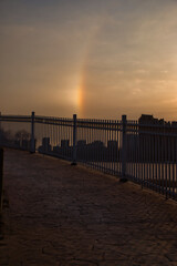 Obraz premium rainbow over city on a cold morning