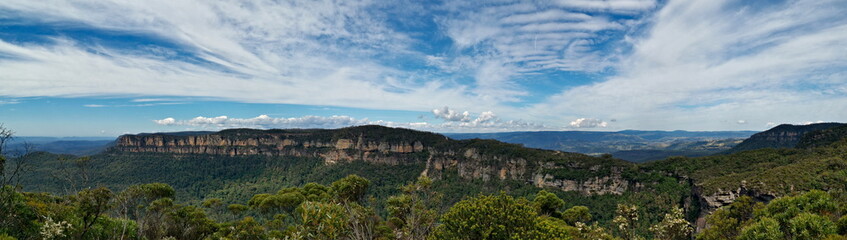 Fototapeta na wymiar Beautiful panoramic view of mountains and valleys, Landslide Lookout, Blue Mountain National Park, New South Wales, Australia 