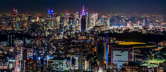 東京の夜景・新宿の高層ビルと国立競技場