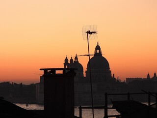 Obraz premium Die Basilika Santa Maria della Salute in Venedig Italien bei Sonnenuntergang