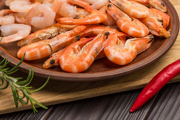 Shrimp in ceramic plate on cutting board