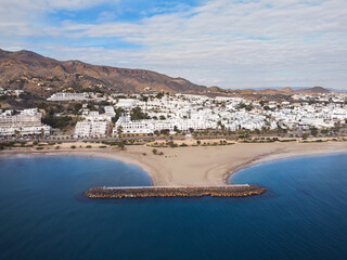 Fototapeta premium Vista aérea de la playa de Mojácar, Mar Mediterráneo, Andalucía