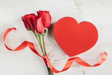 heart box and roses
