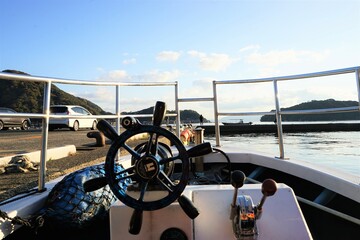 Obraz premium View of Funaya, boat houses, with beautiful sun light from speed boat at Ine bay in Autumn , Ine city, Kyoto, Japan - 船 操縦席 舟屋 伊根 京都 日本