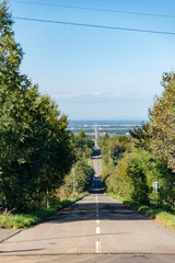 北海道　知床の天に続く道