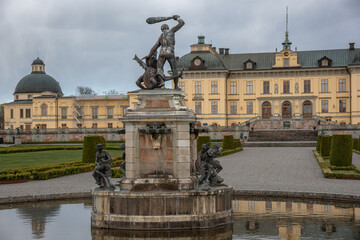 Fototapeta na wymiar Drottningholms slott i Stockholm