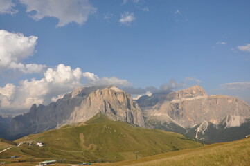 Górska panorama w rejonie Sassolungo, Dolomity, Włochy - obrazy, fototapety, plakaty