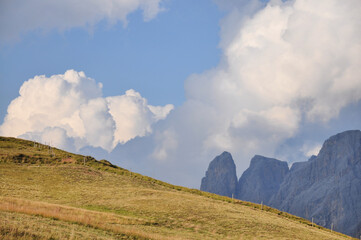 Górski krajobraz przed burzą, Dolomity, Włochy - obrazy, fototapety, plakaty