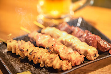 焼き鳥の盛り合わせとビール