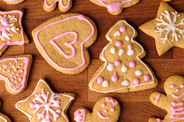 Fototapeta na wymiar Icing gingerbread cookies on a wooden background