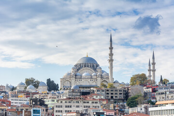Fototapeta premium Cityscape of bank of bosphorus strait in Istanbul with Suleymaniye mosque, which is an Ottoman imperial mosque located on the Third Hill of Istanbul, Turkey