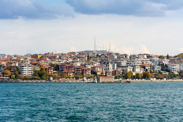 Obraz premium Cityscape of Golden horn with ancient and modern buildings in Istanbul Turkey from the Bosphorus strait on a sunny day with background cloudy sky