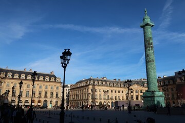 Place Vendôme à Paris, avec sa célèbre colonne (France)