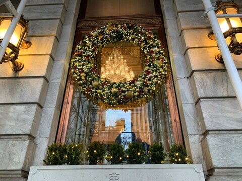 Fototapeta NYC, NY, Manhattan /  USA - December 14, 2020 : Christmas along 5th ave ıs wonderful to see with all of the holiday window displays and ornaments in New York's department stores.