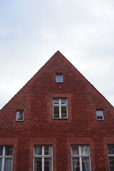 Altes Backsteinhaus mit Spitzdach im Holländischen Viertel von Potsdam