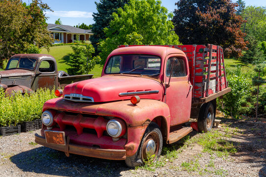 Pickup Truck at  the lake shore of Niagara, rusted and broken