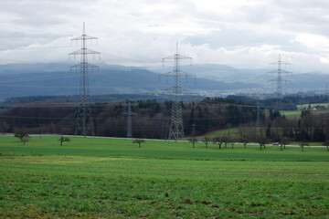 Landschaft mit Strommasten im Hotzenwald