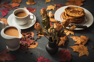 Obraz na płótnie Canvas Still life on an autumn theme- breakfast