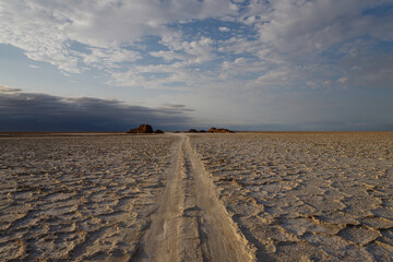 Fototapeta premium etiopian salt lake landscape that seems to remind you of winter but is more than hot