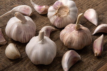 garlic and cloves