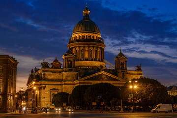 Fototapeta na wymiar cathedral at night in saint Petersburg
