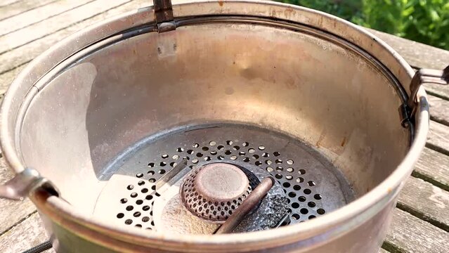 Ligting up a gasburner with a fire steel