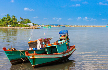Naklejka na ściany i meble Vietnamese fishing boats on tropical island shore