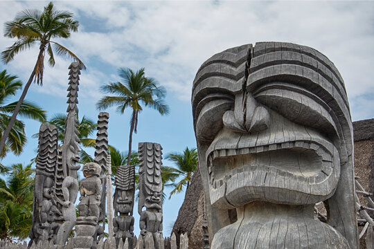 Hale o Keawe, wood carvings. Pu'uhonua O Hōnaunau National Historical Park. Big Island Hawaii 