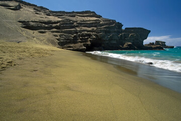 Fototapeta na wymiar Green sand beach. Big Island Hawaii 