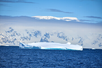 Hielo a la deriva en la antártica