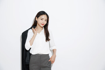 若い女性のスタイリッシュなビジネスポートレート