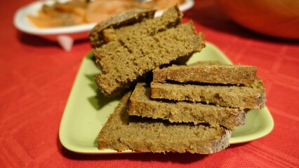 Sliced vort bread served on a green saucer
