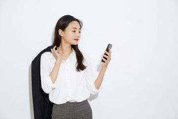 Fototapeta premium 若い女性のスタイリッシュなビジネスポートレート