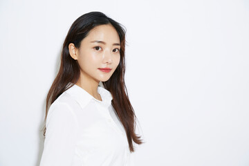 若い女性のスタイリッシュなビジネスポートレート