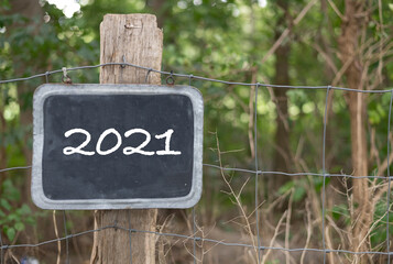 Schild an dem Weg 2021.