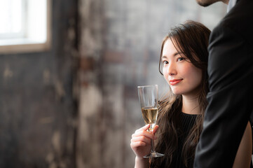 素敵な男性に声を掛けられちょっと嬉しい美しい日本人女性3