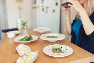 Healthy meals with simple ingredients, easy dinner recipes for beginners. Healthiest diets have more fruits, vegetables, nuts, beans, low-fat dairy, less salt, sugary drinks, white flour.