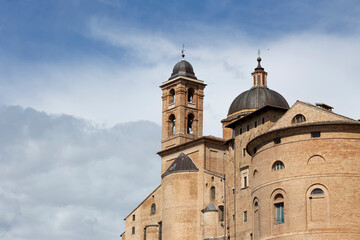 Fototapeta na wymiar Panorama Urbino centro storico Palazzo ducale