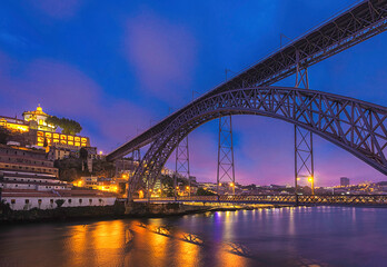 Fototapeta na wymiar Porto city bridge at night 