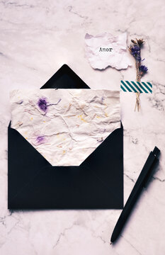 romantic card with dried flowers and writing Iove in spanisch