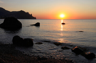 Fototapeta na wymiar Beautiful sunrise on the rocky seashore in Crimea