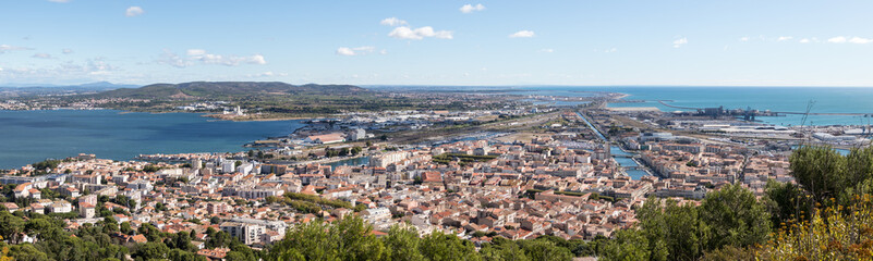 Fototapeta na wymiar Panorama de la ville de Sète