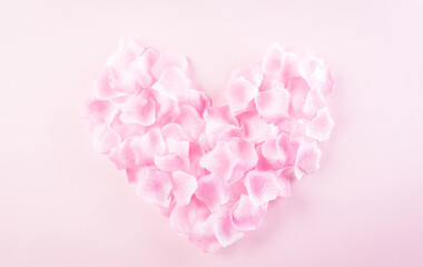 Obraz premium Love and Valentine's day concept. Pink hearts made from rose petals on pastel background. Flat lay top view.