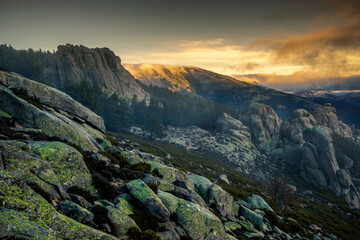 Amanecer en la montaña 