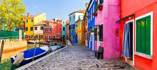 Fototapeten Most colorful traditional fishing town (village) Burano - Island near of Venice. Italy travel and landmarks © Freesurf