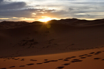 Fototapeta na wymiar サハラ砂漠の朝日