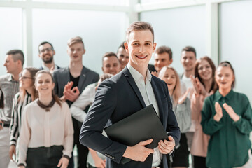 young project Manager standing in front of the working group