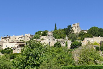 Fototapeta na wymiar Le village médiéval de Le Poët-Laval en Drôme Provençale