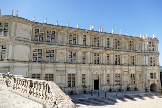 Fa&ccedil;ade et entr&eacute;e du ch&acirc;teau Grignan